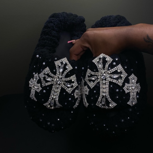 Yarn slides with cross and rhinestones - Picture 4 of 7